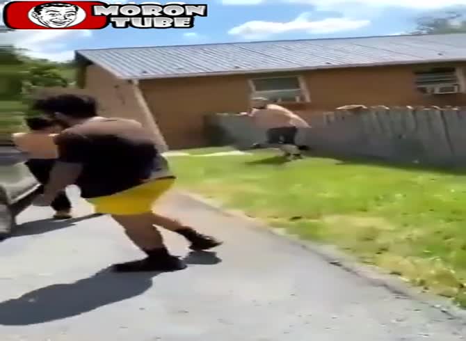 Video :They can't compete with him, even if it's three to one!